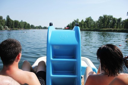 Paddle boat